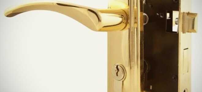 Какие существуют достоинства ручек находящихся на планке, особенности монтажа во входные двери