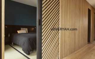 Виды жалюзийных конструкций, материалы для входных и межкомнатных дверей: дерево, пластик, металл