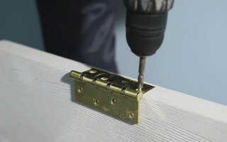 Устанавливаем петли на дверь: технология врезки различных моделей