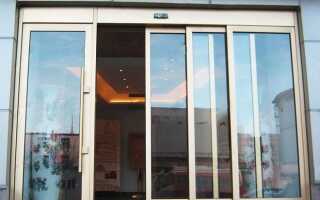 Алюминиевые витражи, виды используемого стекла в таких входных дверях, установка и эксплуатация