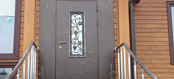 Разновидности уличных дверей из металла, особенности выбора двухстворчатых входных групп
