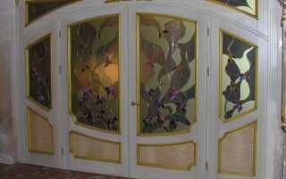 Оригинальные идеи оформления дверей разными техниками витражей