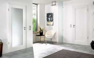 Интерьеры с белыми и светлыми дверями: идеи сочетания оттенков
