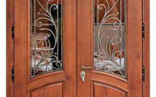 Особенности материалов и конструкции двустворчатых дверей и порядок монтажа во входную группу