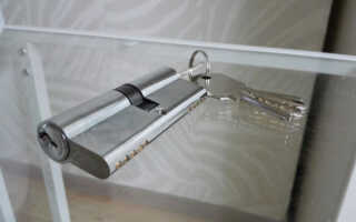 Как заменить личинку дверного замка