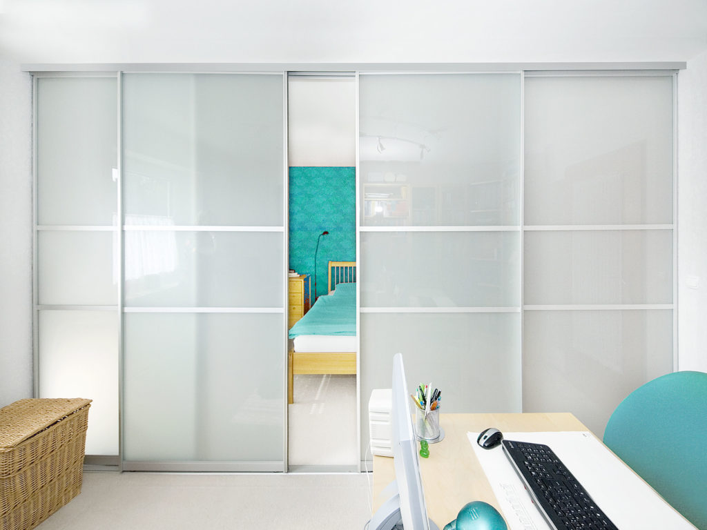 раздвижная дверь