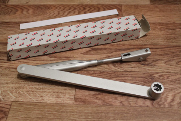 Штанга дверного доводчика