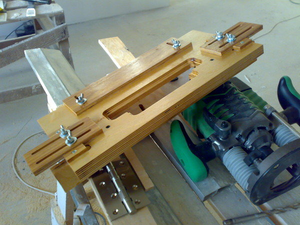 Шаблон для врезки дверных петель и замков фрезером