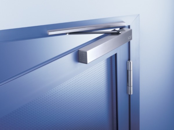 Простая модель доводчика