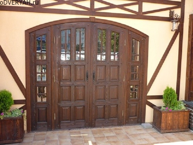 деревянная дверь
