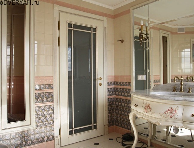 дверь в ванную