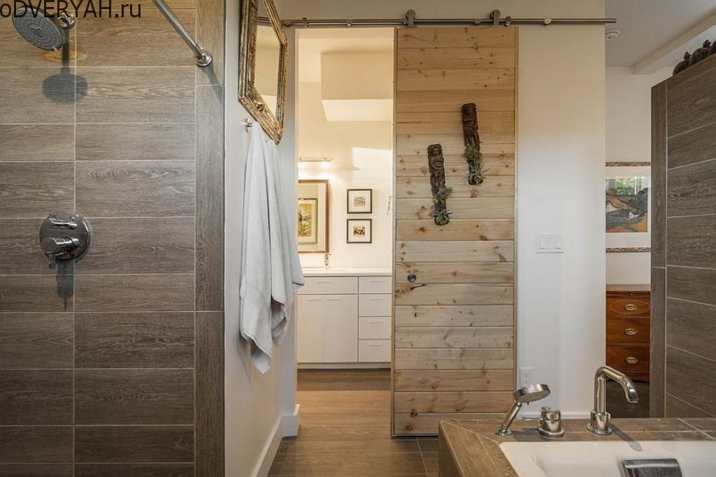 дверь в ванную