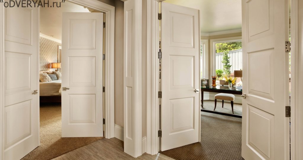 белая дверь