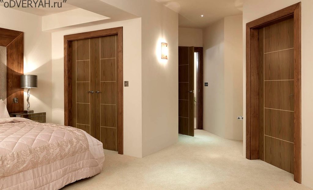 дверь в спальне