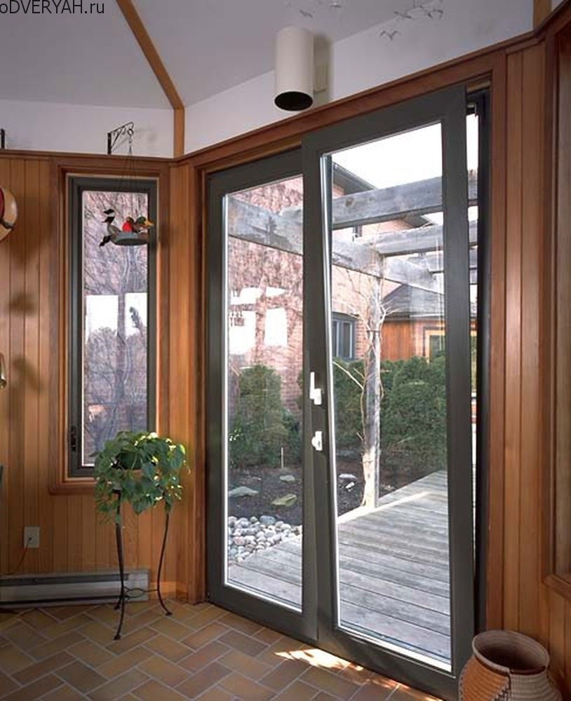 дверь из пластика