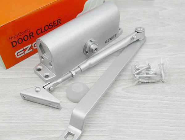 Дверной доводчик