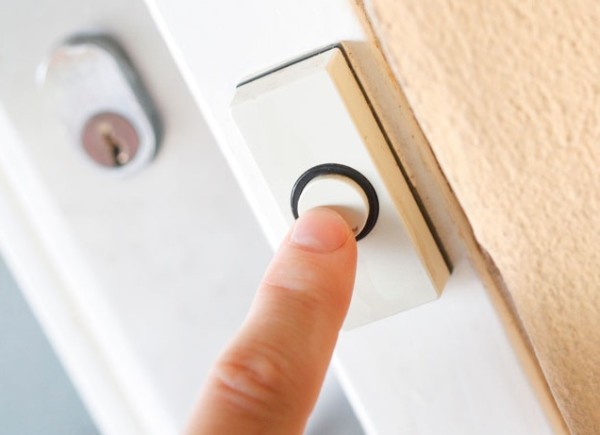 Обычный проводной дверной звонок