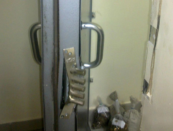 Вскрытый замок