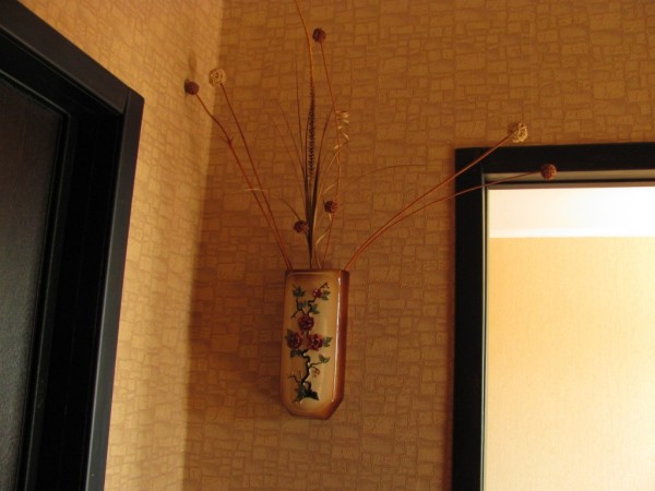 Отделка откосов стилистически похожих с наличниками и дверным полотном