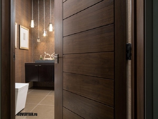 Деревянная дверь