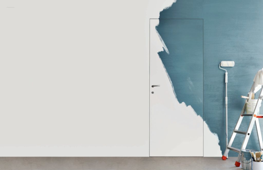 покраска стены и двери