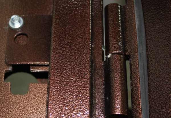 Петли металлических дверей