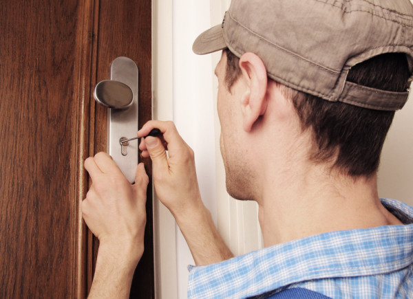 Обломок ключа застрял в замке